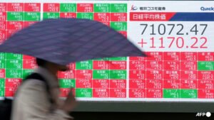 Asian stocks steady, oil lower as US and Iran sign peace deal