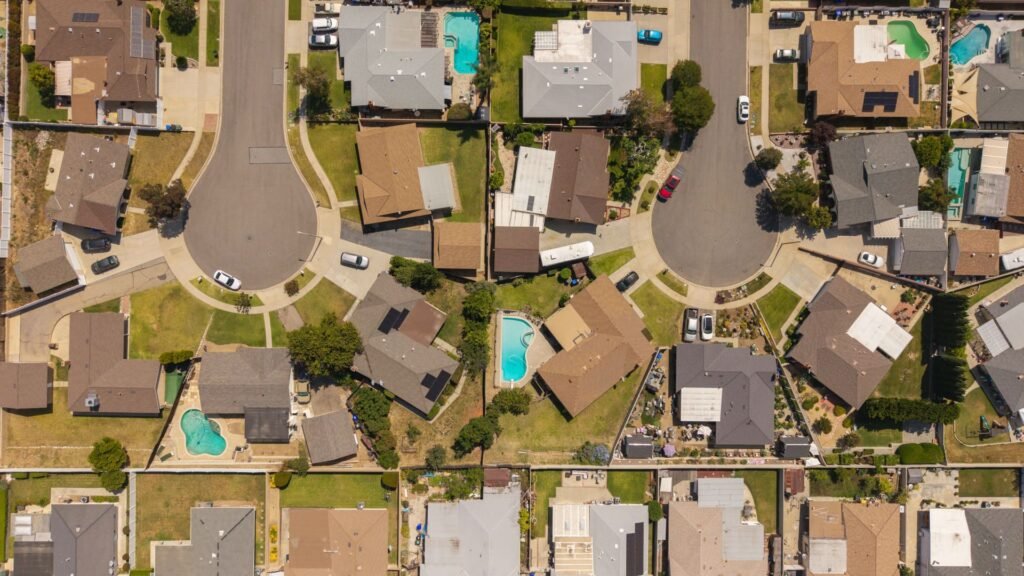 Sellers are pulling homes off the market at the fastest pace since 2020