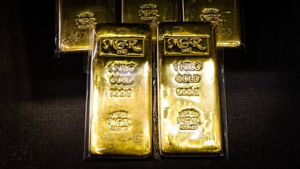 As gold’s tumble continues, traders bet the pain may last for two more years