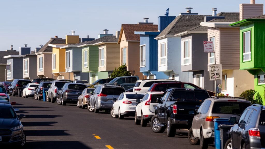 Weekly mortgage demand surges nearly 11% higher, despite volatile interest rates
