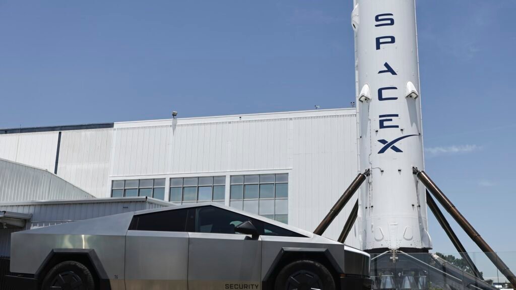 Jim Cramer says one of SpaceX’s biggest risks is this group of investors