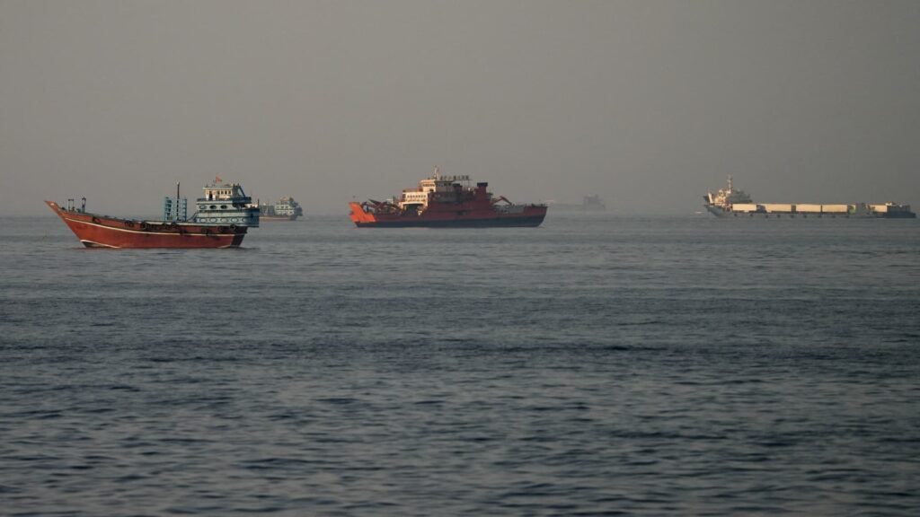 Oil prices fall, tanker bosses remain cautious on resumption of Hormuz transit