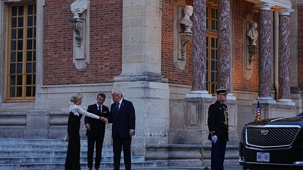 Video. Trump welcomed to Versailles for dinner with Macron
