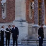Video. Trump welcomed to Versailles for dinner with Macron