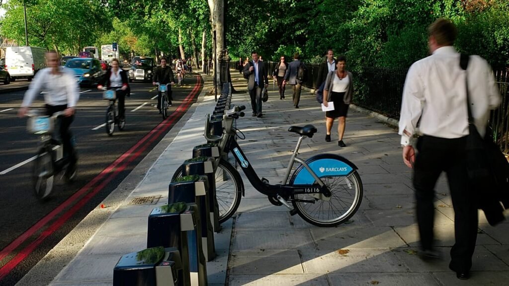 ‘Another day, another leader’: Londoners react to Starmer’s resignation