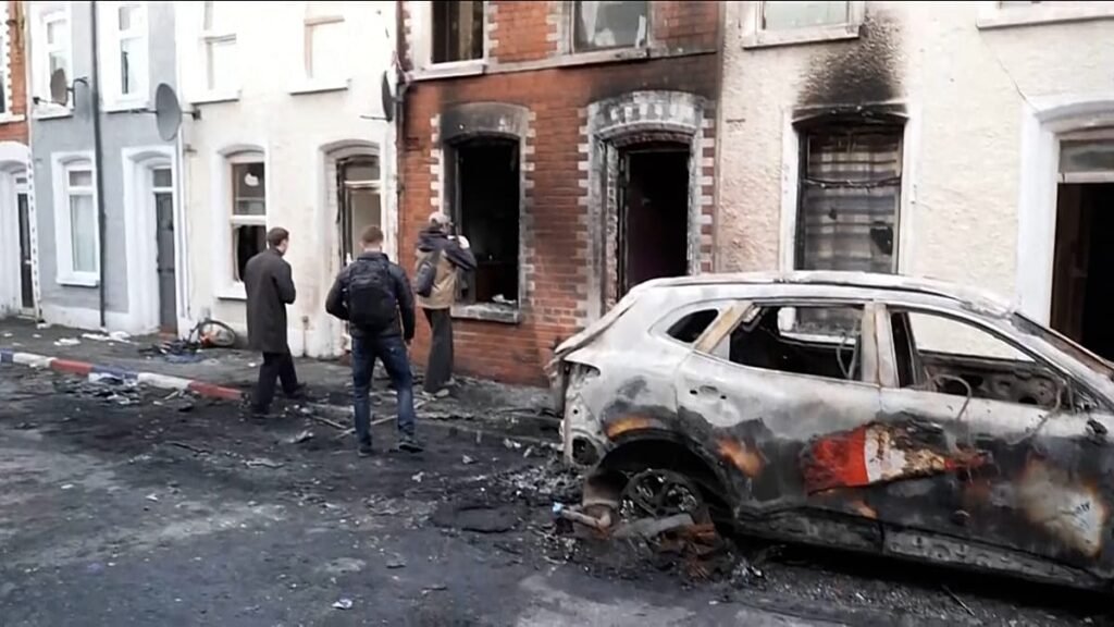 Video. UK: Belfast violence leaves homes burnt and families displaced