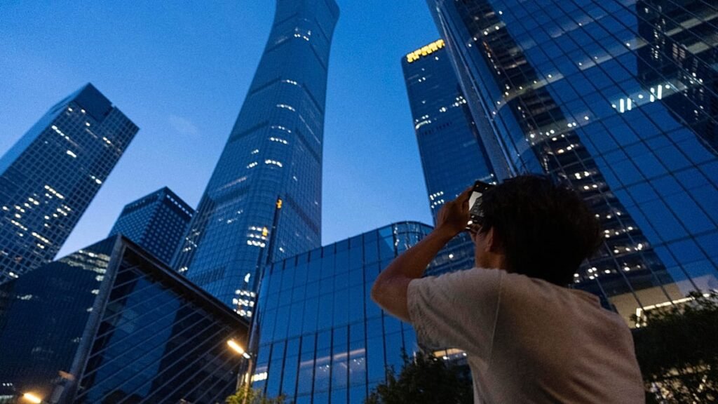 Video. Small plane crashes into Beijing’s tallest building