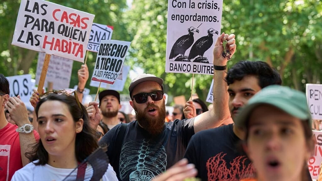 Spaniards now spend half their salary on rent