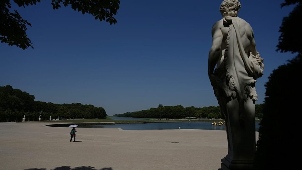 Two children die in car during heatwave in southern France