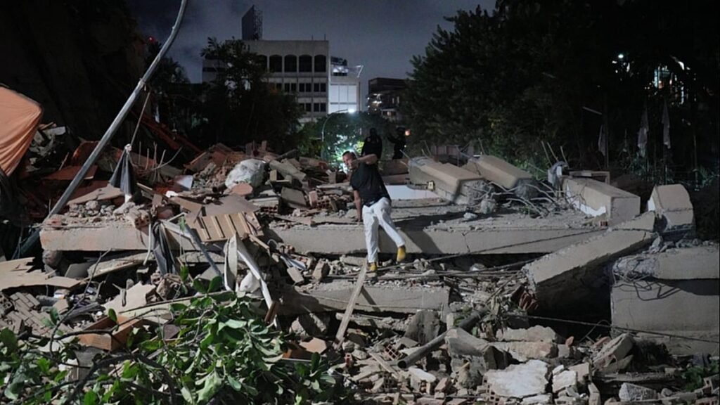 At least 32 killed and 700 injured in powerful Venezuela earthquakes