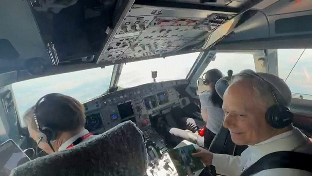 Video. Spain: Pope Leo XIV surprises passengers with cockpit visit on Madrid-Barcelona flight