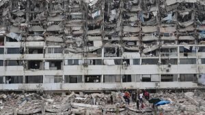 Rescue window closes in Venezuela as quake death toll nears 1,500