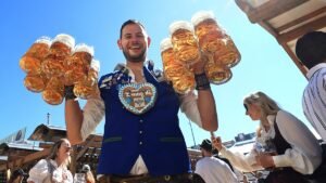 Video. Giesinger celebrates Munich beer culture, pushes for Oktoberfest place