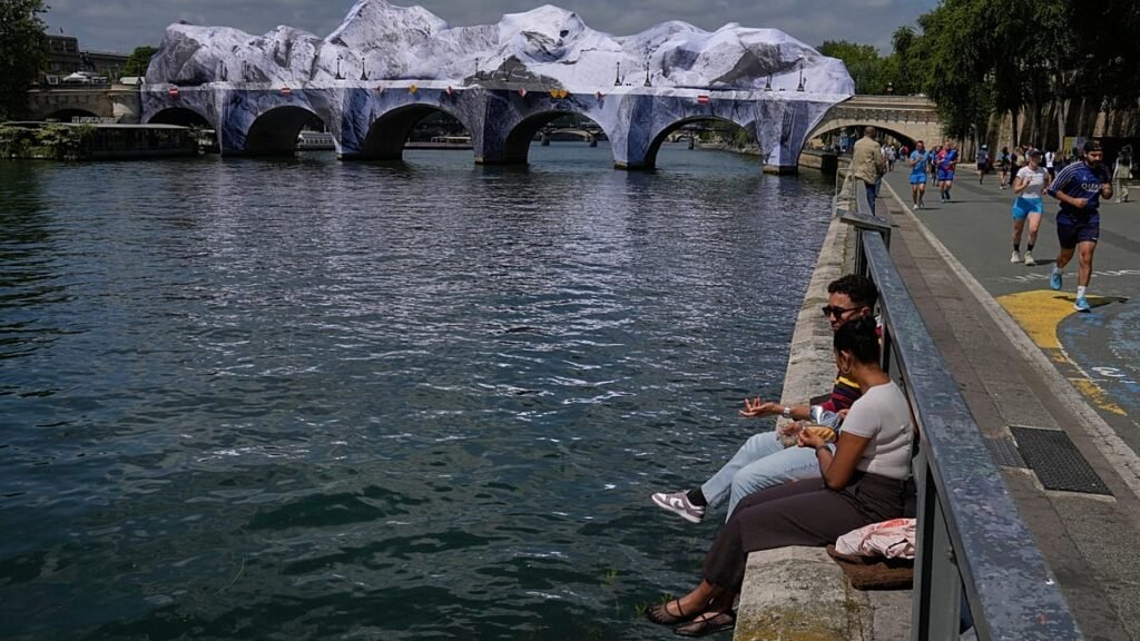 Video. Crowds flock to JR’s giant cave installation on Paris’ Pont Neuf