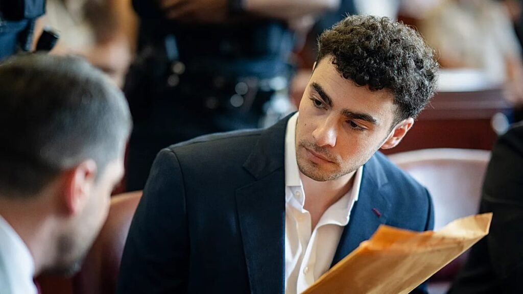 Mangione to use psychiatric defence in health CEO murder trial