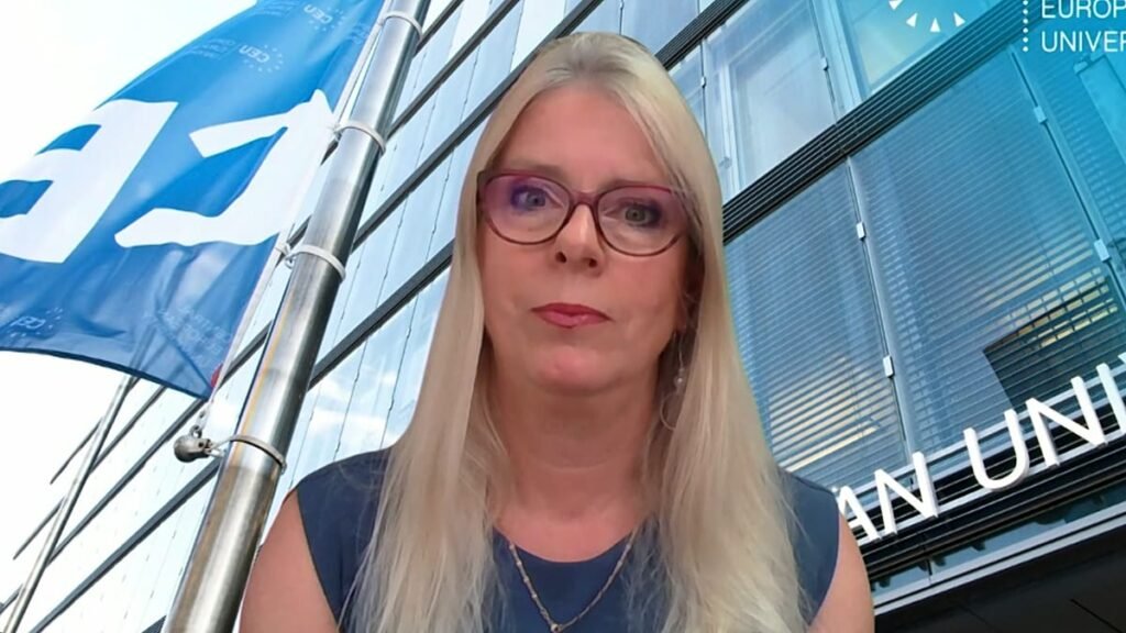 Video. AC should be prioritised for the elderly and vulnerable, expert says