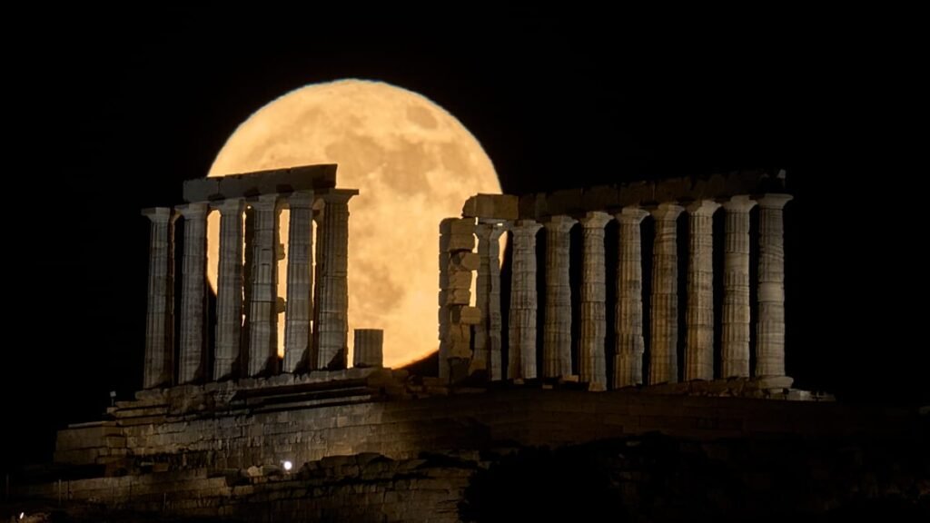 The Strawberry Moon rises tonight — and no, it isn’t strawberry-coloured