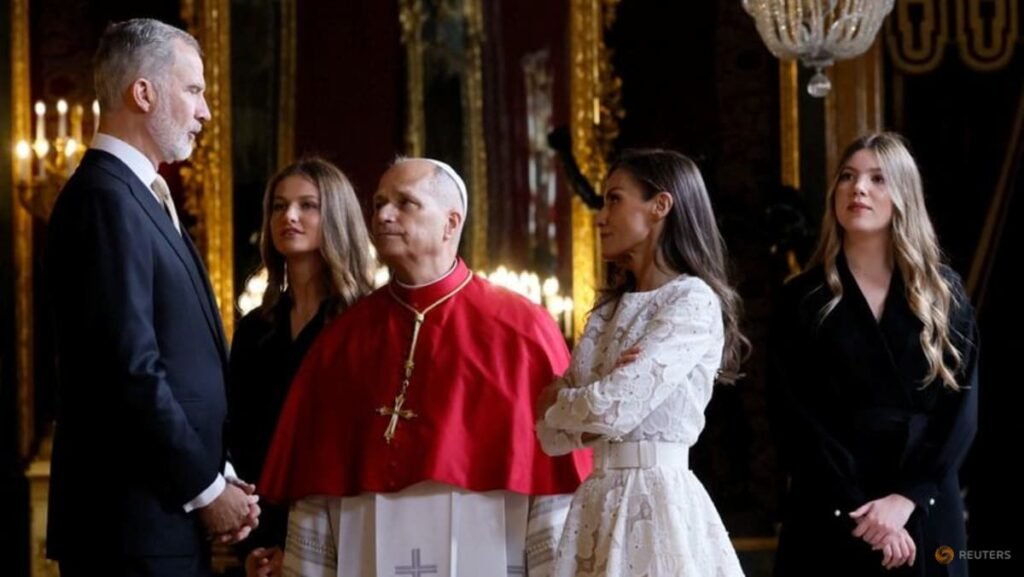 Pope urges leaders to stop dividing as he meets migrants, homeless in Spain