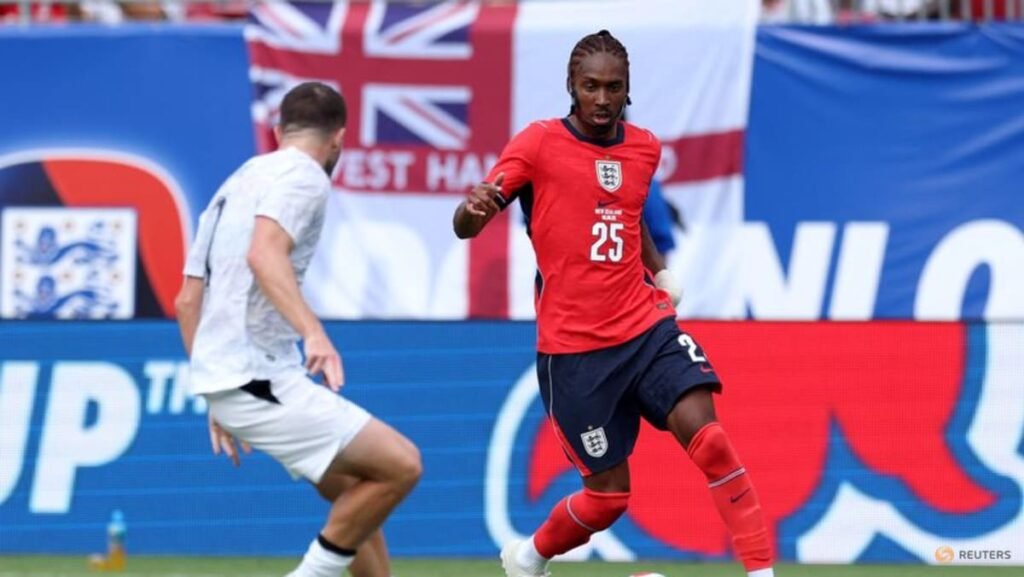 England’s Spence to wear protective mask at World Cup due to broken jaw