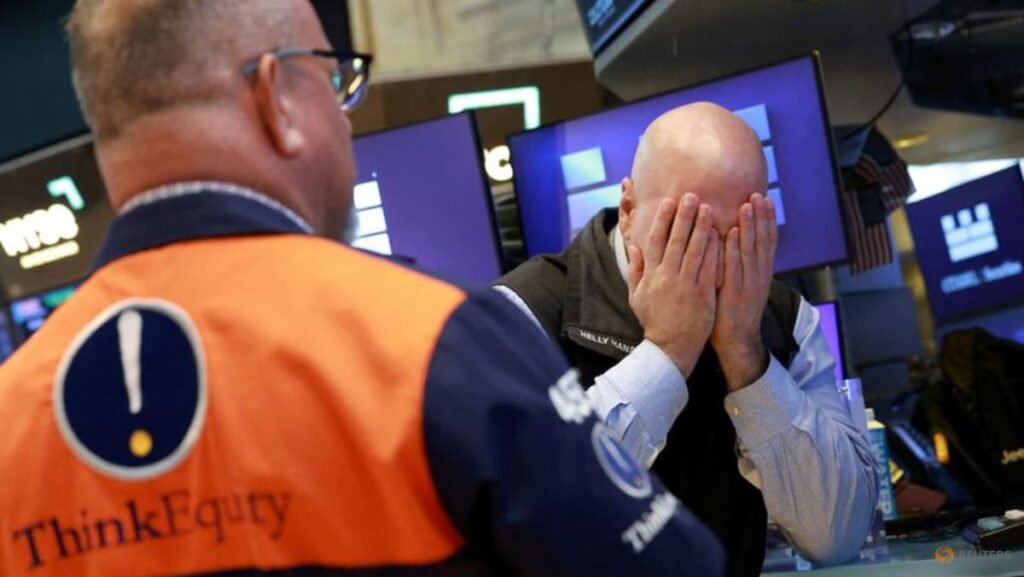 US tech shares resume sell-off while oil prices retreat