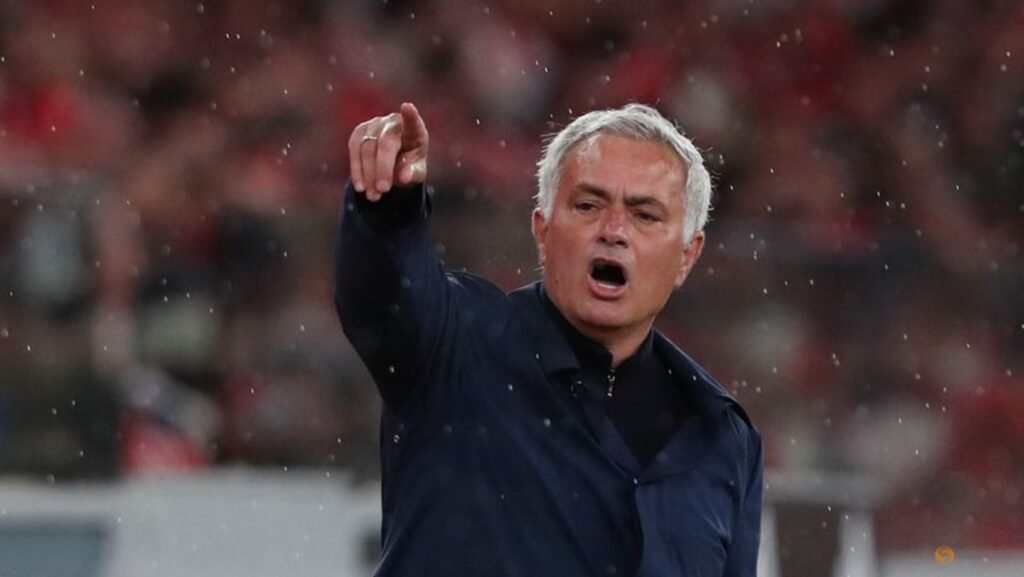 Benfica say Real Madrid intend to hire Mourinho, Silva to take charge of Portuguese club