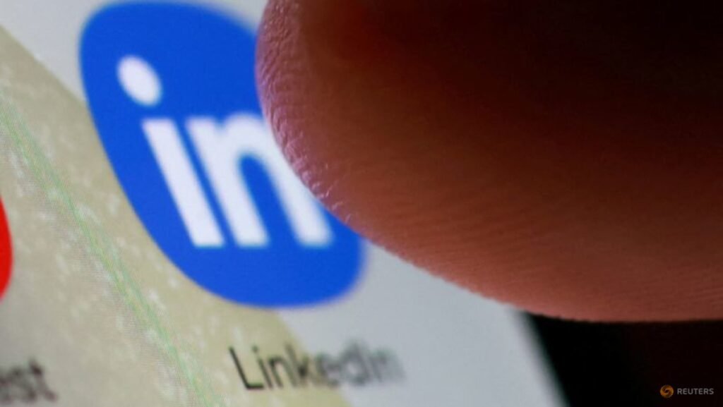LinkedIn launches new effort in push to capture business advertisers