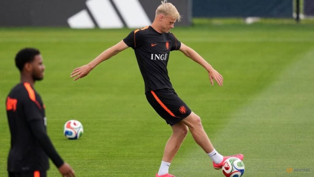 Spurs sign Dutch World Cup defender Van Hecke as rebuild gathers pace