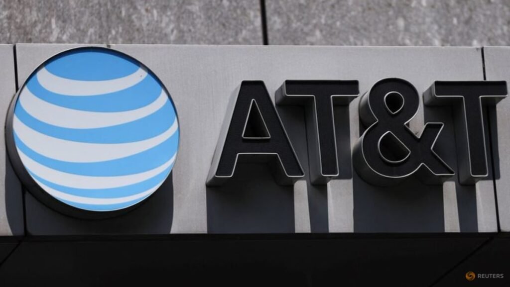 California urges court, FCC to rule AT&T must continue basic phone service