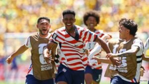 US advance to World Cup round of 32 with dominant 2-0 win over Australia