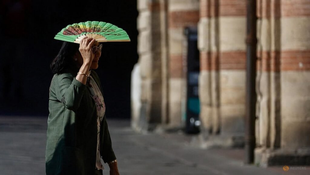 Europe swelters under heatwave, prompting crisis talks in France