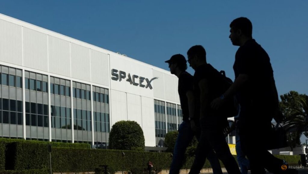 SpaceX turns to bond market to raise capital, reports $100.8 billion cash