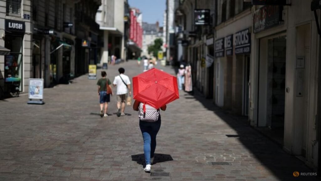 France heatwave’s first major outage leaves 68,000 homes without power