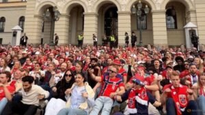 Norwegian fans take dawn World Cup party to palace gates to wake the King