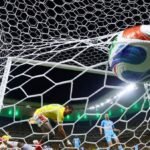 Munoz strike sends Colombia into World Cup Round of 32