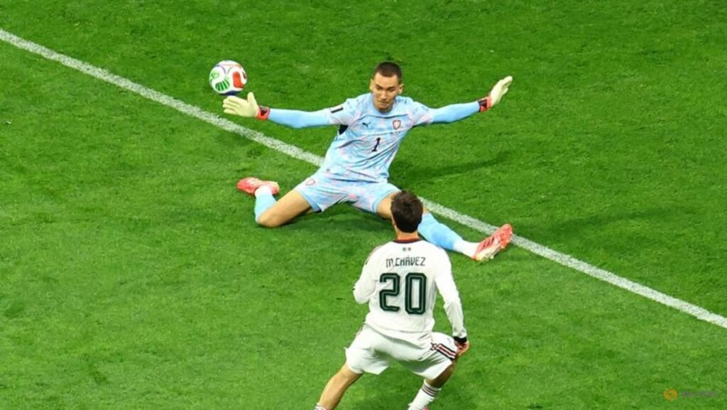 Mexico stay perfect and bounce Czechs out of World Cup with 3-0 win