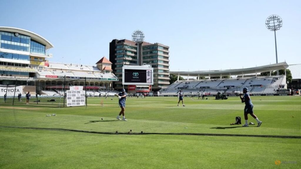New Zealand win toss and opt to bat against England