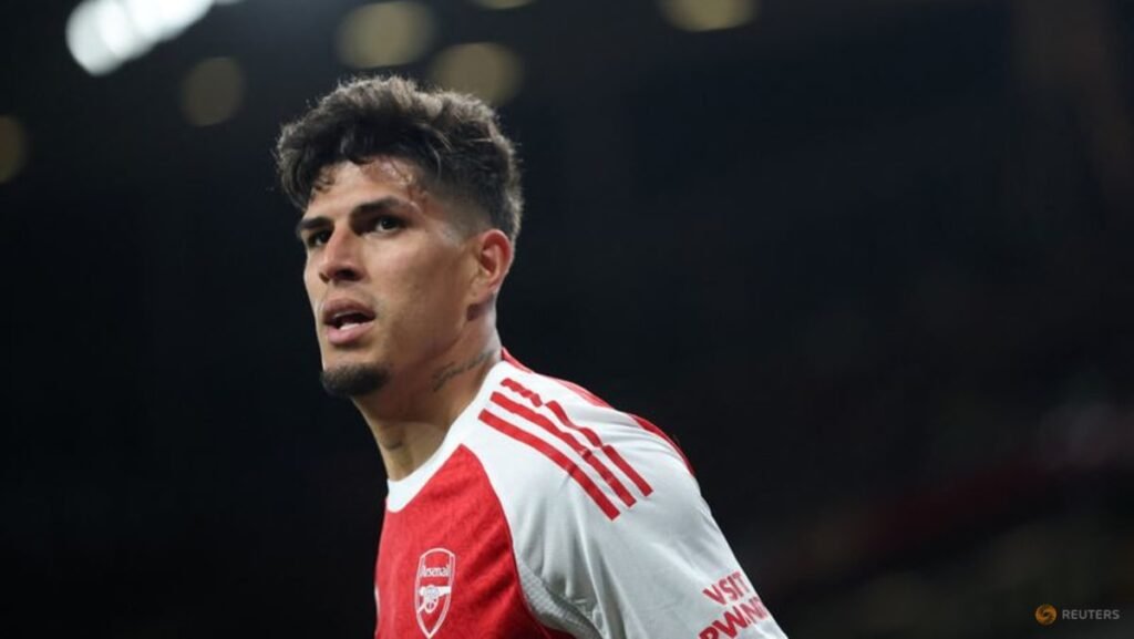 Arsenal permanently sign Hincapie after season on loan from Leverkusen