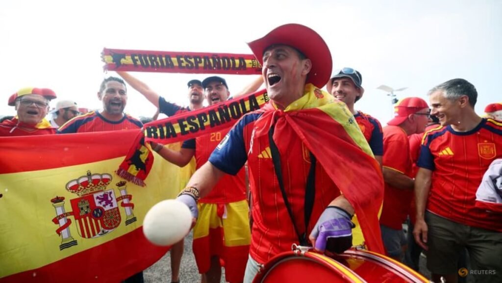 Spain fans keep Manolo’s drumbeat alive in Mexico