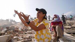 Venezuela earthquake: Anger mounts as rescues lag