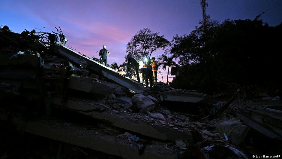 Hopes fade of finding Venezuela quake survivors