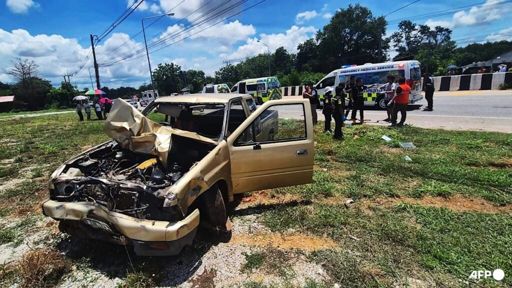 Death toll hits 10 in Thai monk procession crash