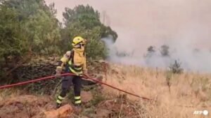 Hundreds battle new mega-wildfire in Spain