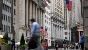 Oil prices jump on Mideast war, stock markets diverge