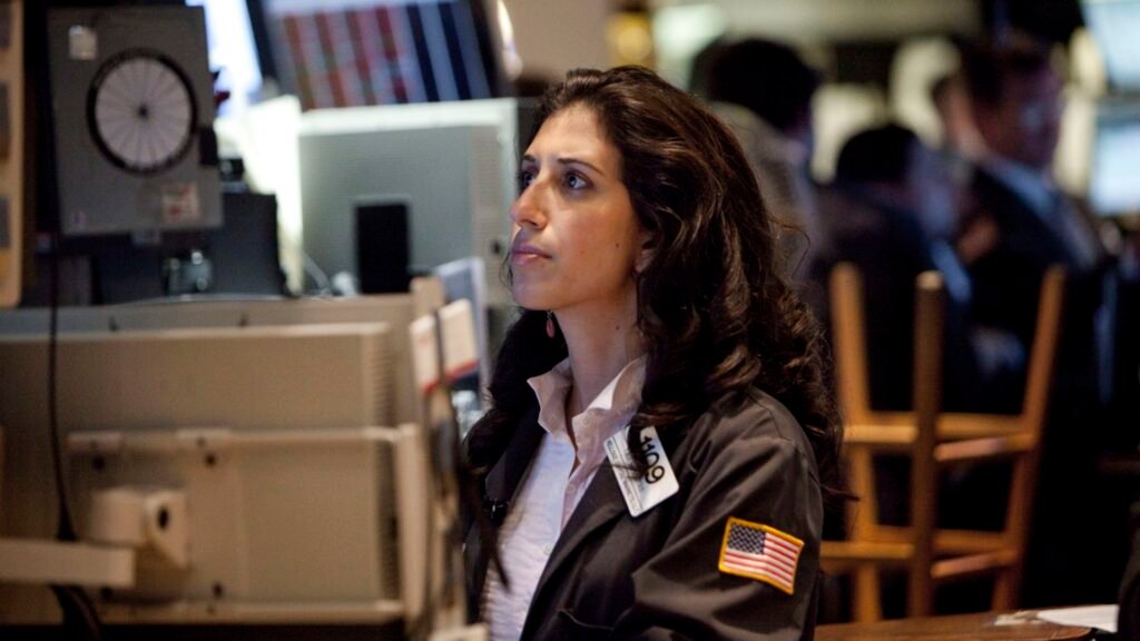 Treasury yields follow oil prices higher as traders await latest jobs data
