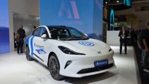 Chinese autonomous-driving firm Momenta rises 3% in Hong Kong stock debut