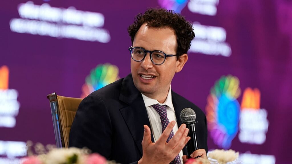 Anthropic CEO Dario Amodei says AI company isn’t advocating for ban of open-weight models