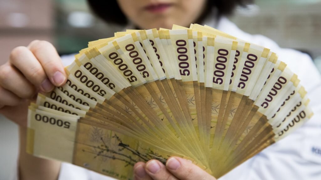Goldman Sachs lists Asian currencies riding the AI boom