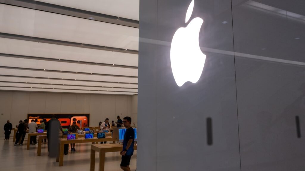 Apple just hit an all-time high. KeyBanc says investors should sell the tech giant