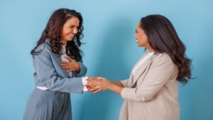 If someone does these 5 things, you’ve made a great first impression, says expert: ‘They’re genuinely invested’