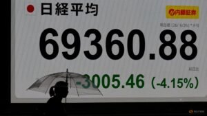 Asian shares fall as chipmakers drag; US jobs data looms